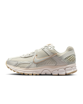 W+NIKE+ZOOM+VOMERO+5.png